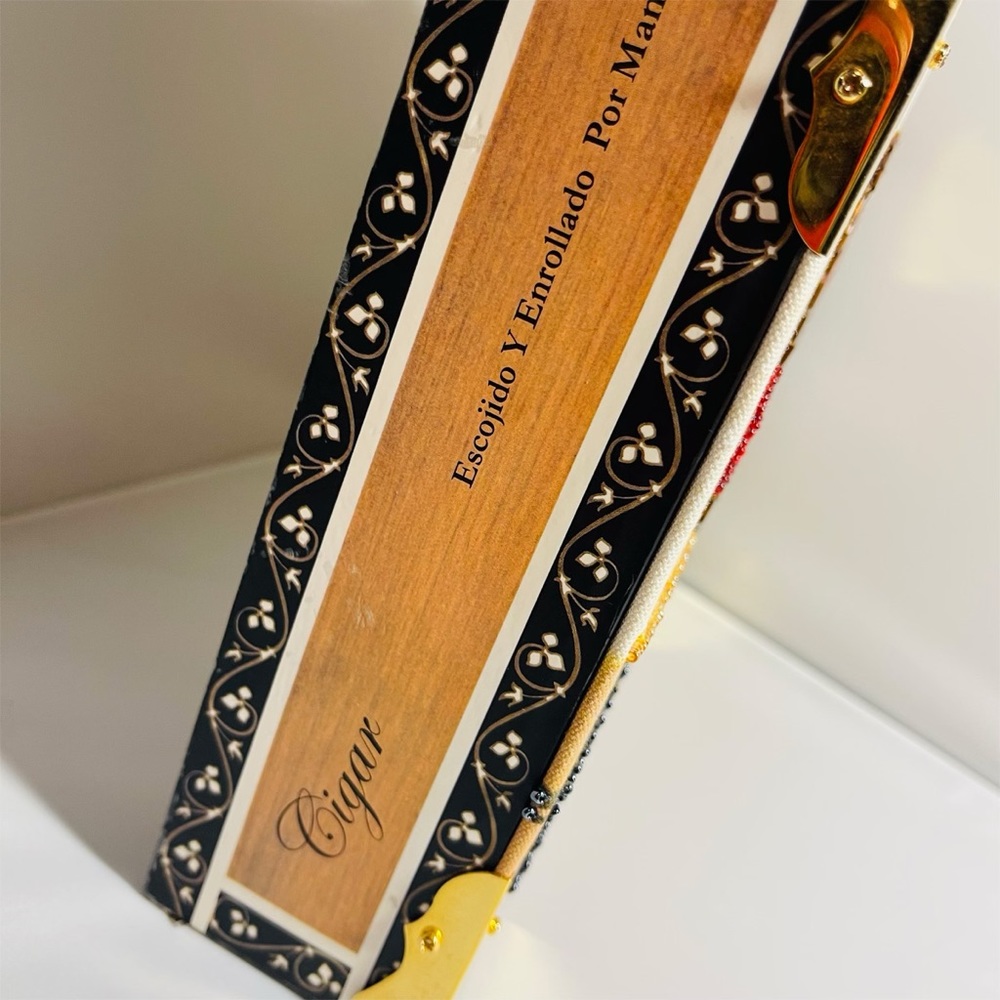 Yorkie Cigar Box Purse NWOT ๐๐ฎ๐ฌ๐ญ๐จ๐ฆ ๐๐๐๐ - Picture 4 of 14